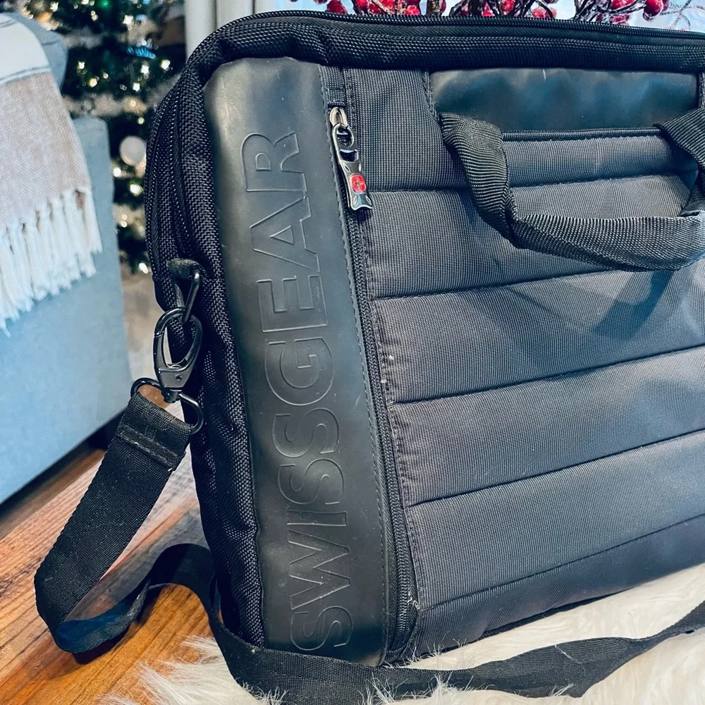 Swiss Gear Unisex Padded Black Laptop Case